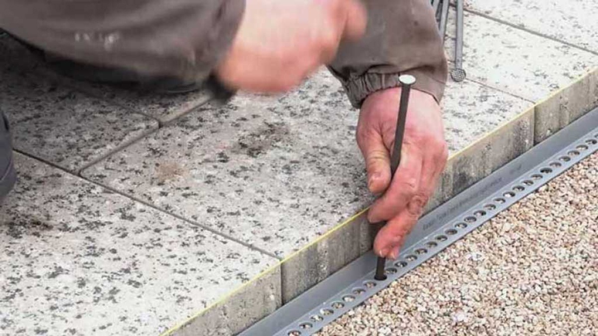 Semmelrock Steinfix kerti szegély egyenes 200 cm