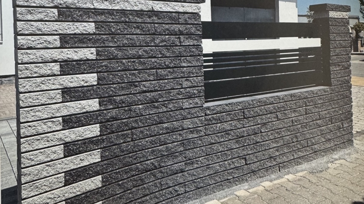 VIA+ Modulo Antico kerítéselem roppantott felülettel,